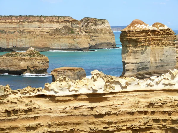 Le bord de mer avec une formation rocheuse. Great Ocean Road, Australie, Victoria, Parc national . — Photo