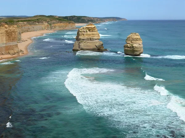 与岩石形成海滨。大洋路，澳大利亚，维多利亚州国家公园. — 图库照片