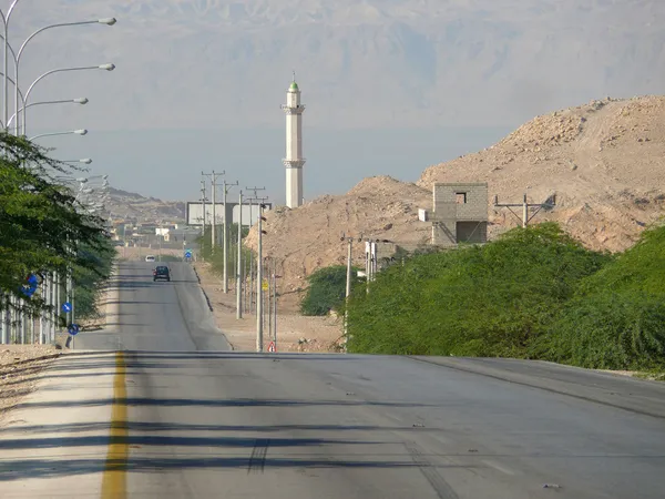 Autoverkehr in amman, jordan - 6. november 2008. die stadt in den bergen. — Stockfoto