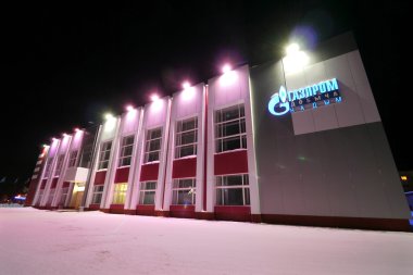 gazprom bina yakın çekim. Festival cadde süslemeleri. Kuzeyde, nadym.