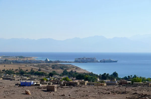 Nuweiba i zatokę, Arabii Saudyjskiej i jordan w nuweiba, egypt - 7 listopada 2008. — Zdjęcie stockowe