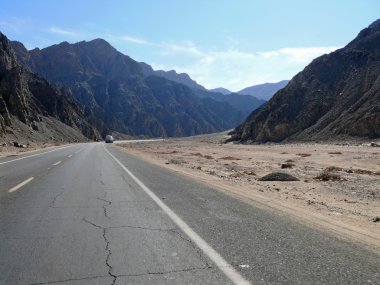 Dağ yolu.