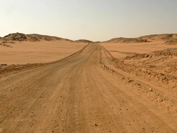 Sahra Çölü giden yol. — Stok fotoğraf