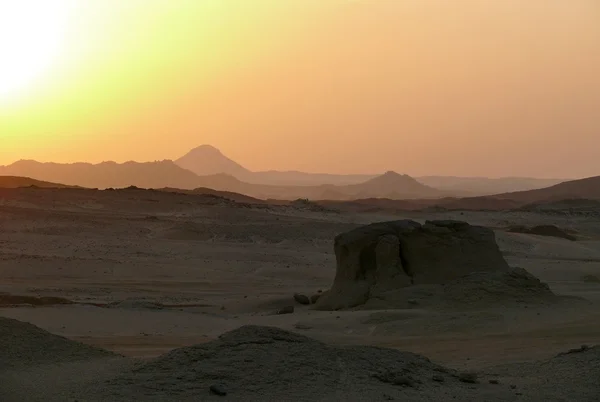 非洲。在撒哈拉沙漠的日落. — 图库照片