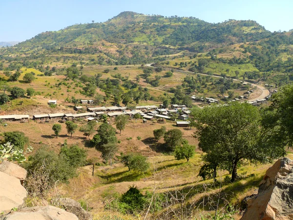Dağlar vadi Etiyopya köyde. Afrika. — Stok fotoğraf