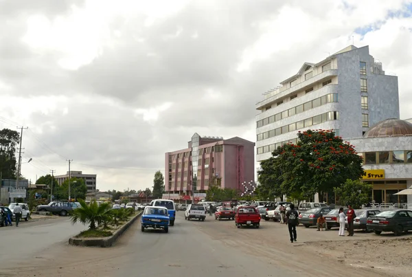ADDIS ABABA, ETHIOPIA - NOVEMBER 25, 2008: Downtown. Urban road — Stock Photo, Image