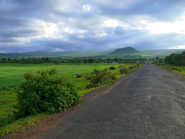 гірські пейзажі. дороги. Африка. Кенія.