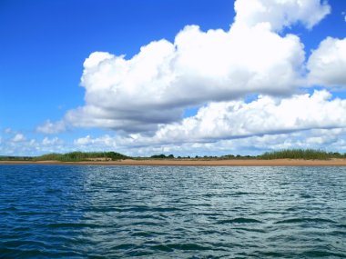 Mozambik. Tanzanya ve Mozambik sınır. nehir ro