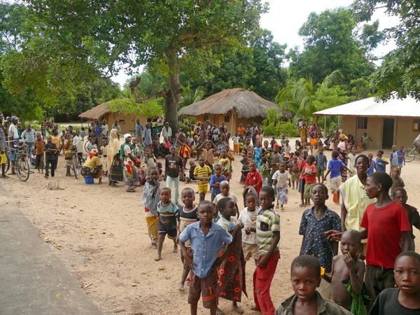 macomia, mozambigue - 4 desember: p dans yabancı bir grup