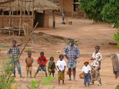 Alto molocue, Mozambik - 7 Aralık 2008: birçok Afrika aile,