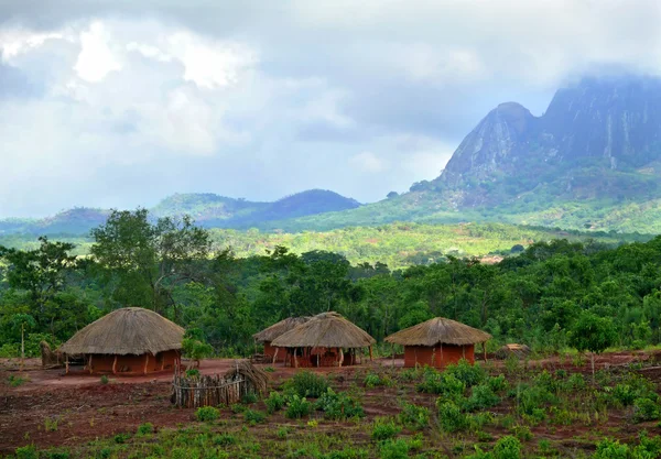 Krajowe Afrykańską wioskę. Afryka, Mozambiku, naiopue. — Zdjęcie stockowe