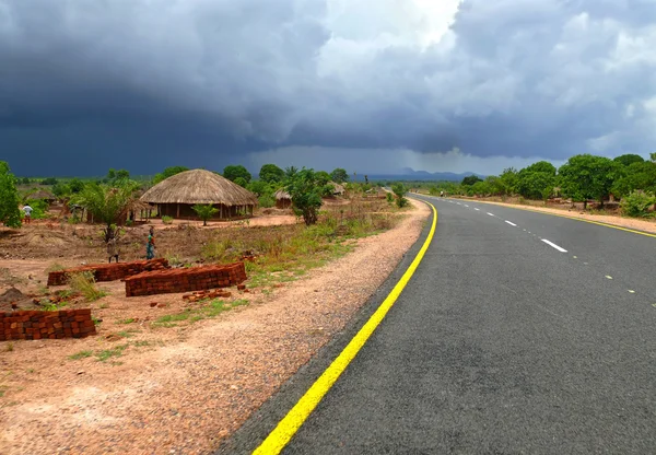 MOCUBA, MOZAMBIQUE - 7 DECEMBER 2008: Village on the nature. — Stock Photo, Image