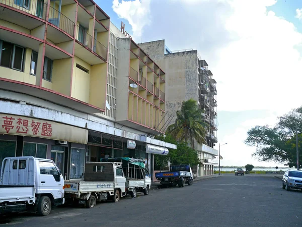 Quelimane, mozambique - 7 december 2008: stad straat. — Stockfoto