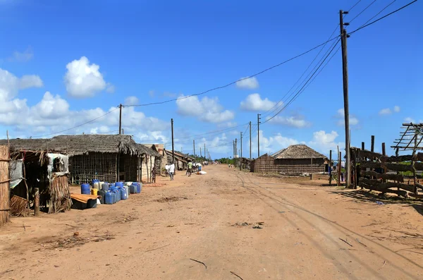 QUELIMANE, MOZAMBIQUE - 7 DICIEMBRE 2008: Calle de la ciudad . —  Fotos de Stock