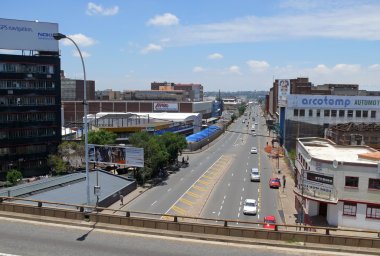 Johannesburg, Güney Afrika - 13 Aralık 2008: mov olan yol