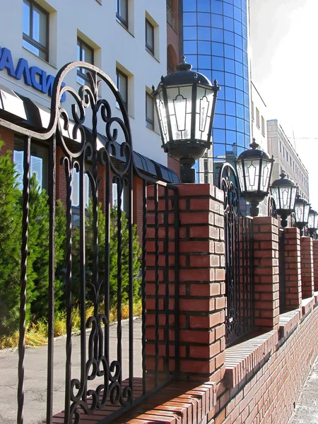 Nadym, Russia - September 16, 2004: the Bank Building. — Stock Photo, Image