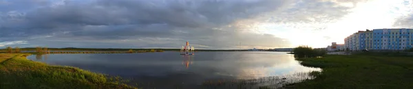 Nadym, Russia - July 18, 2008: the panorama of the city on the r — Stock Photo, Image