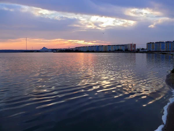 Nadym, Russia - August 19, 2007: the City of the river on the ri — Stock Photo, Image