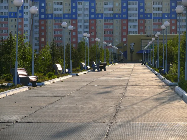 Nadym, Ryssland - området city Park med Ben — Stockfoto