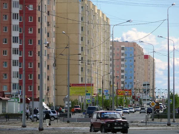 Nadym, russland - 10. juli 2008: die stadtsilhouette. — Stockfoto