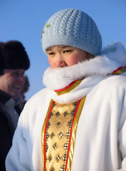 Nadym, Rússia - 2 de março de 2007: Mulher desconhecida - Mulher nenets, clo — Fotografia de Stock