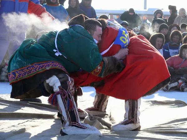 Nadym, russland - 15. März 2008: nationaler feiertag - tag der Wiedervereinigung — Stockfoto