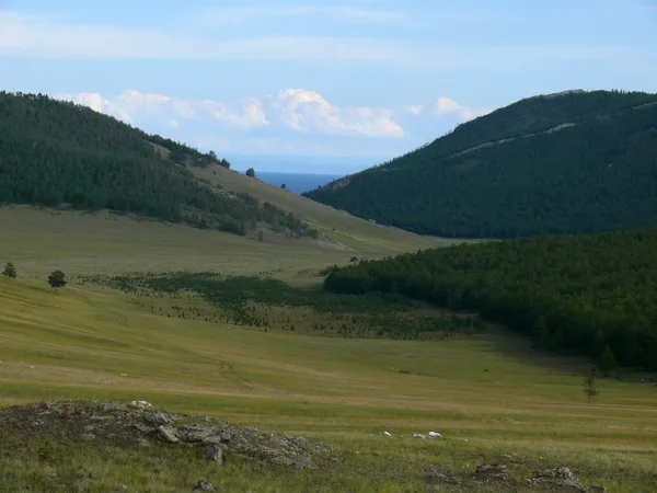 Naturen av Baikal. Bajkalsjön. Fjällsjö. — Stockfoto