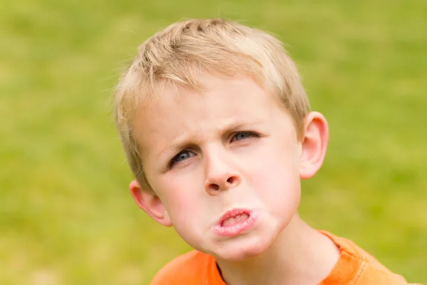 Dühös fiatal fiú — Stock Fotó