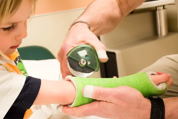 küçük kızın atama arm kaldırıldı