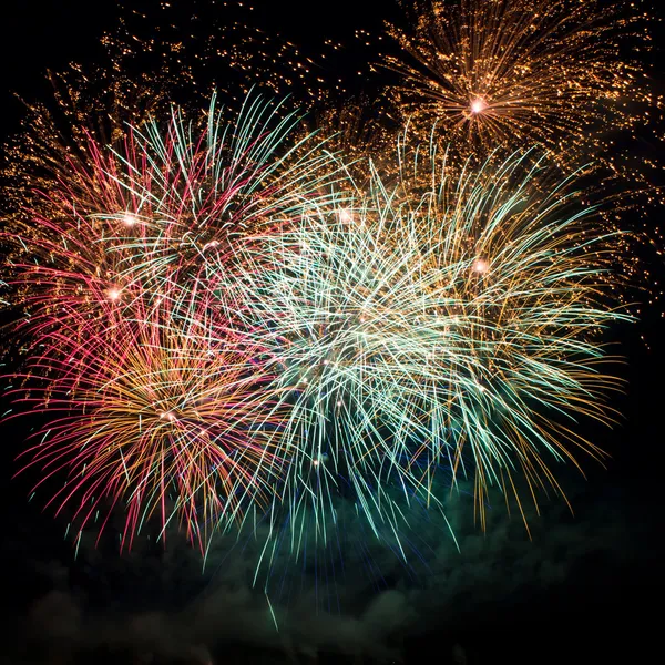 カラフルな花火のバースト ストック画像