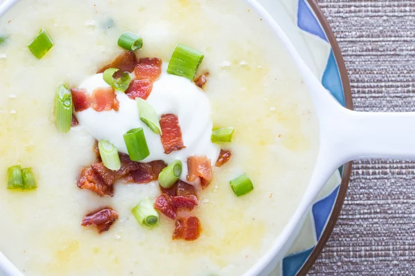Картофельный суп без глютена и бекона — стоковое фото