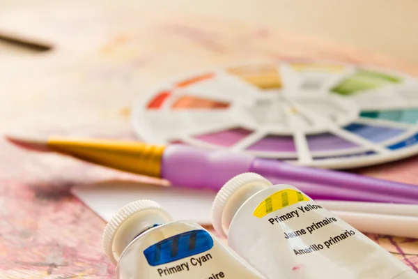 Renk tekerleği ve boyama aksesuarlar