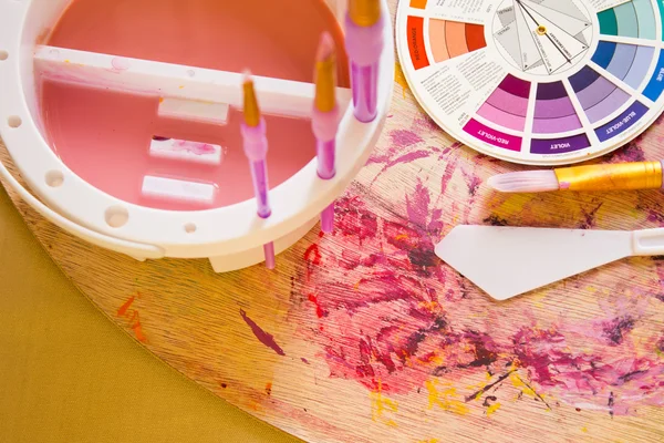Färg hjul och målning tillbehör — Stockfoto