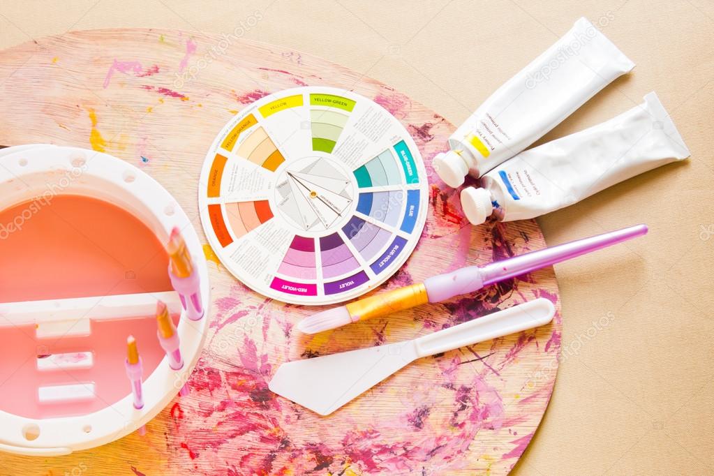 Colour Wheel and Painting Accessories Stock Photo by ©pohreen 21776793