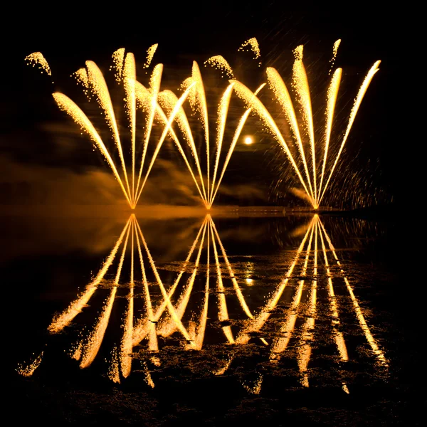 Streaks of Golden Fireworks — Stock Photo, Image