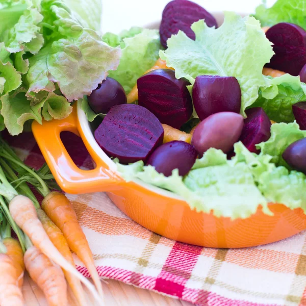 Salada de Cenoura Orgânica e Beterraba — Fotografia de Stock