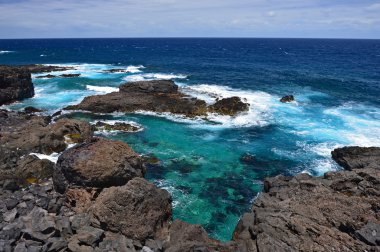 tenerife Coast Yeşil ve mavi okyanus su
