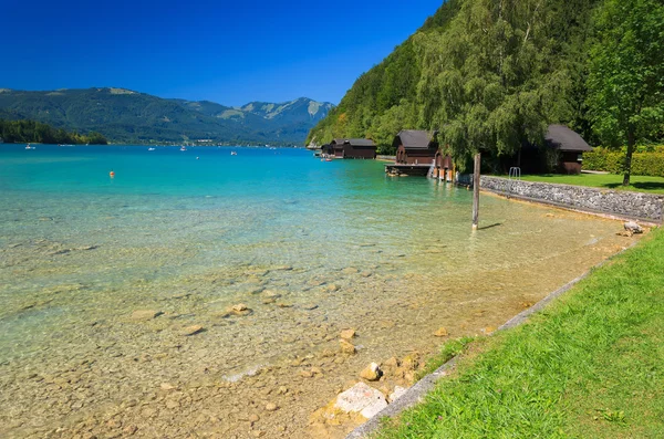 Bela água azul-turquesa do lago Wolfgang — Fotografia de Stock