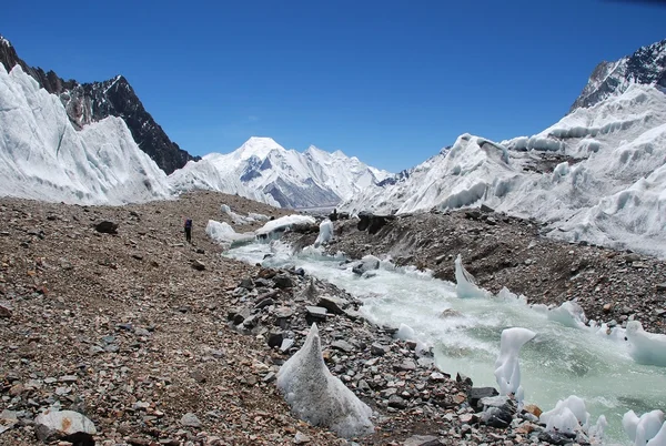 Bella zona di montagna e cielo. Pakistan — Foto Stock