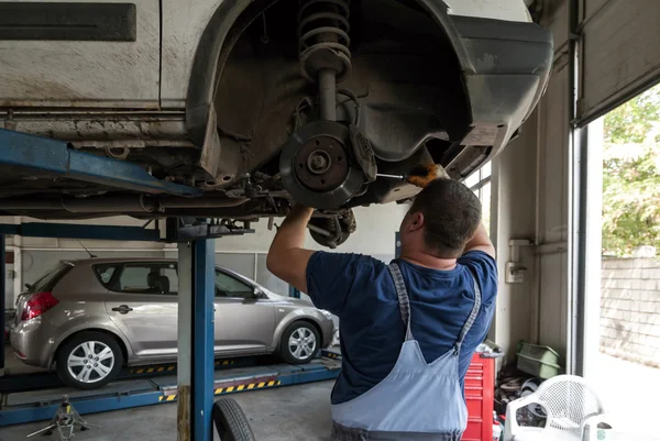 Serviço de carro dentro — Fotografia de Stock