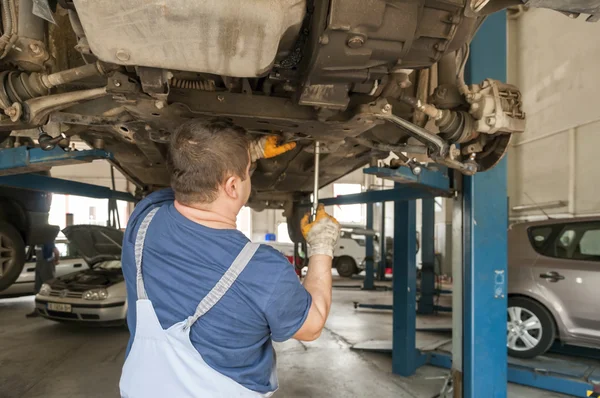 Car-service binnen — Stockfoto