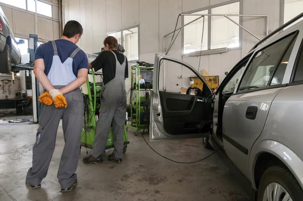 Service de voiture à l'intérieur — Photo