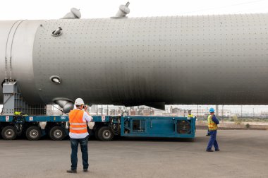 Mega yükleme rafineri için taşıma