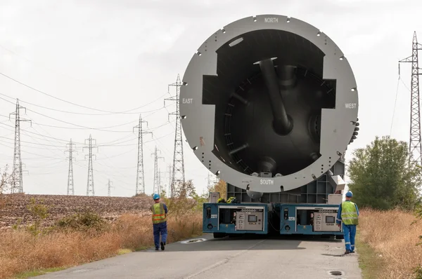 Přeprava mega instalace do rafinérie — Stock fotografie