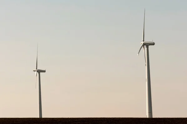 Energia eólica. Gerador de vento (energia alternativa ) — Fotografia de Stock