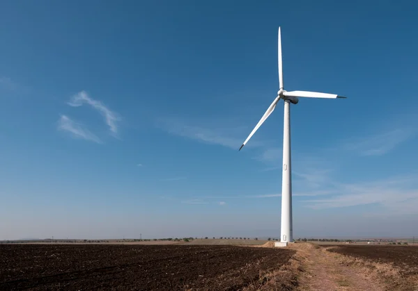 Energía eólica. Generador eólico (energía alternativa) ) — Foto de Stock