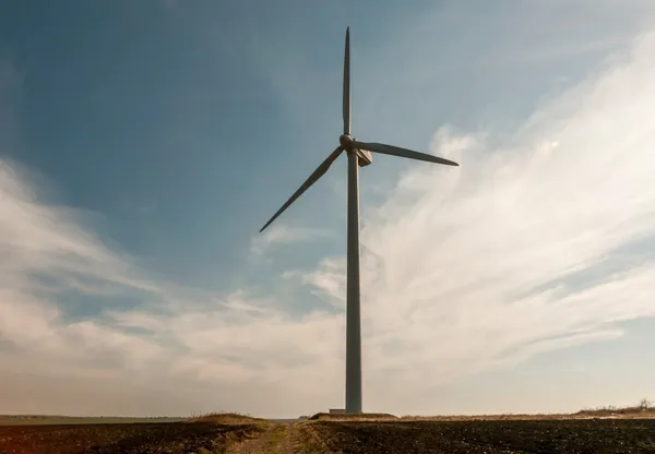 Windenergie. Windgenerator (alternatieve energie) — Stockfoto