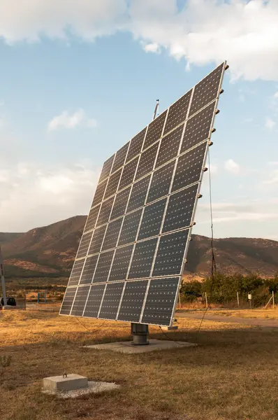 太陽電池パネル (代替エネルギー) — ストック写真