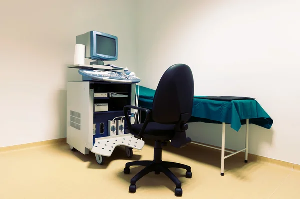 Therapeutic and diagnostic rooms with medical equipment — Stock Photo, Image