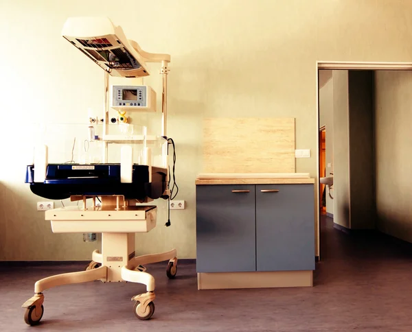 Терапевтические и диагностические кабинеты с медицинским оборудованием — стоковое фото